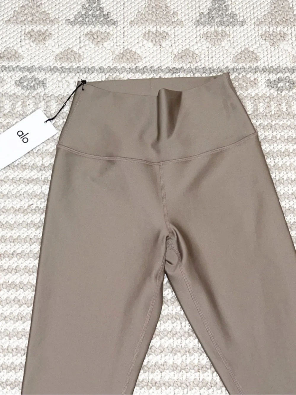 🆕ALO Yoga High-Rise Leggings in Light Cocoa